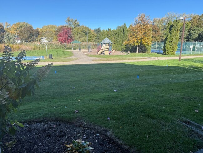 Building Photo - 1319 Kingsbury Dr