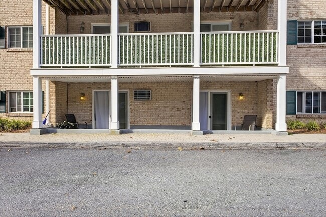 Building Photo - 200 Manning St