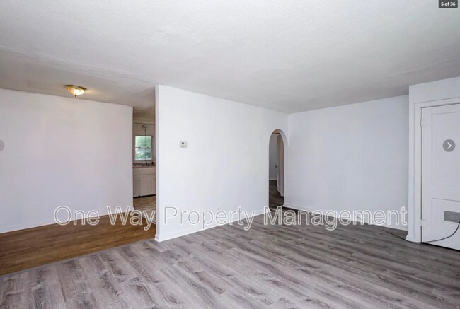 Building Photo - 1738 N Poplar Ave