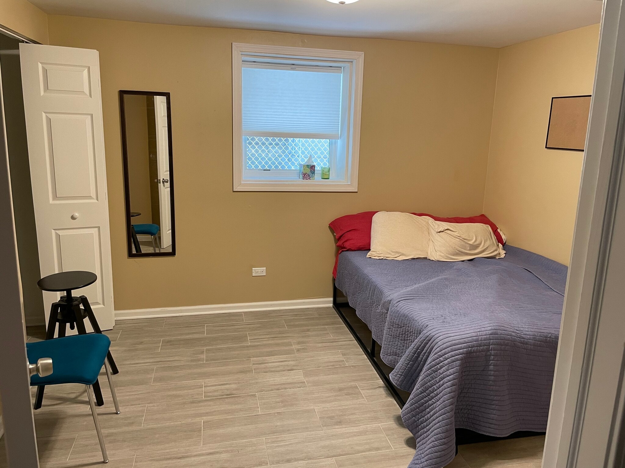 Bedroom 4 - 1327 W Foster Ave