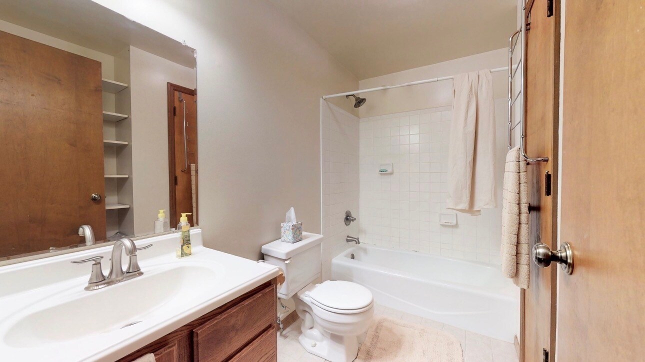 Building Photo - 2115 Ivy Ct