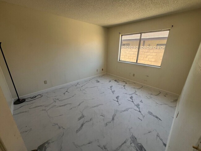 Building Photo - Charming 3-Bedroom in Spring Valley Lake