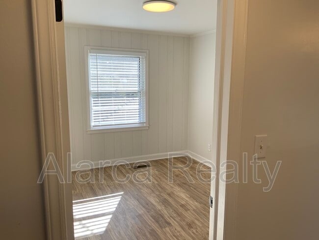 Building Photo - 3633 Carlyle Dr