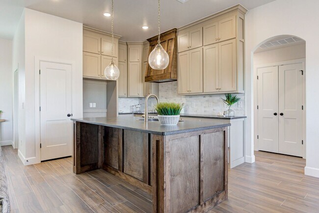 Building Photo - Newer home Available Noble OK