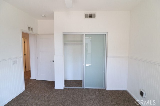 Building Photo - 561 W Maple Ave