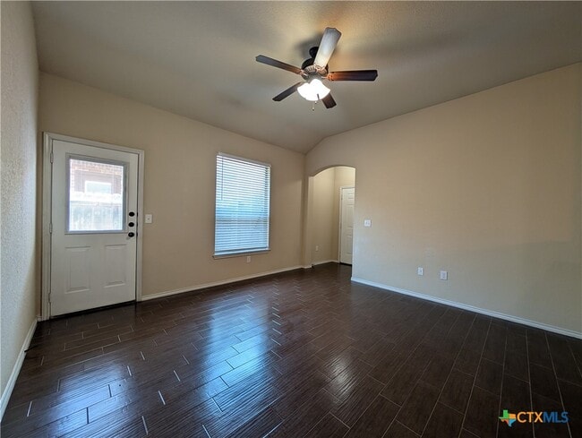 Building Photo - 660 Creekside Cir