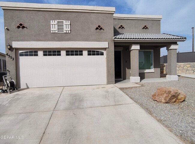 Primary Photo - 4552 Josefina Santillana St