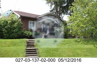 Building Photo - Brick Home W/ Garage