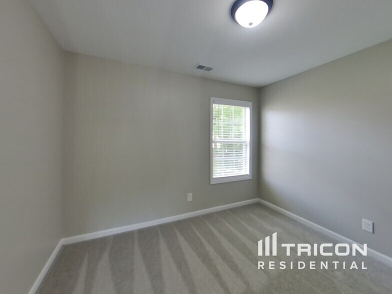 Building Photo - 1498 Wilderness Way