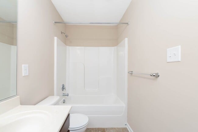 Building Photo - Beautiful 3 bedroom 2 Bath Town Home in Wi...