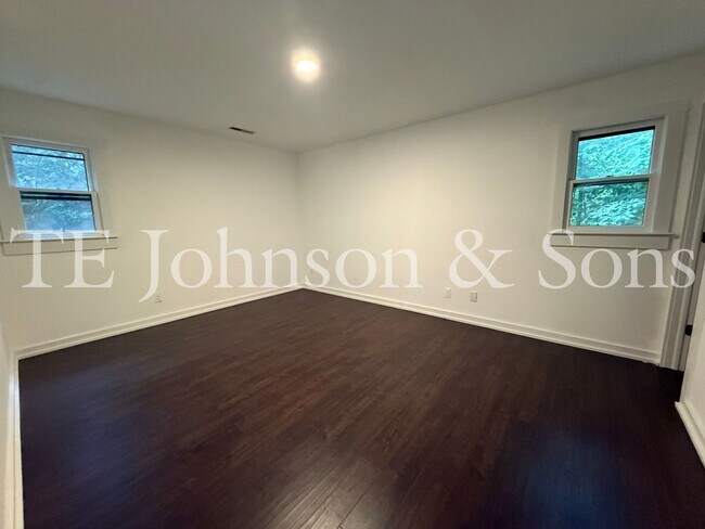 Building Photo - Modern 3BR Home with Main Level Primary Suite & Open Floor Plan in Winston-Salem
