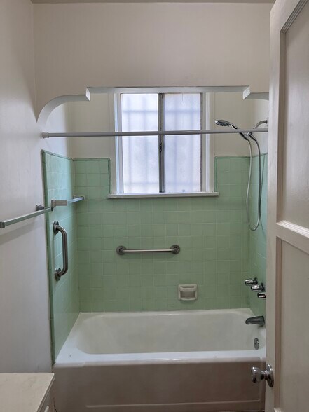 Building Photo - 3520 W 39th St