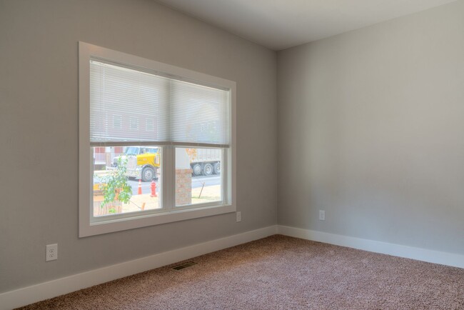 Building Photo - Four Bedroom Townhome in Uptown Village