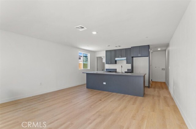 Building Photo - 709 W 80th St