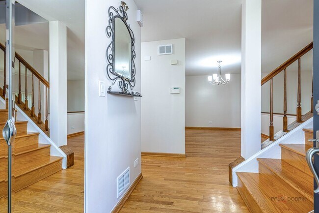 Building Photo - 1013 Sussex Dr