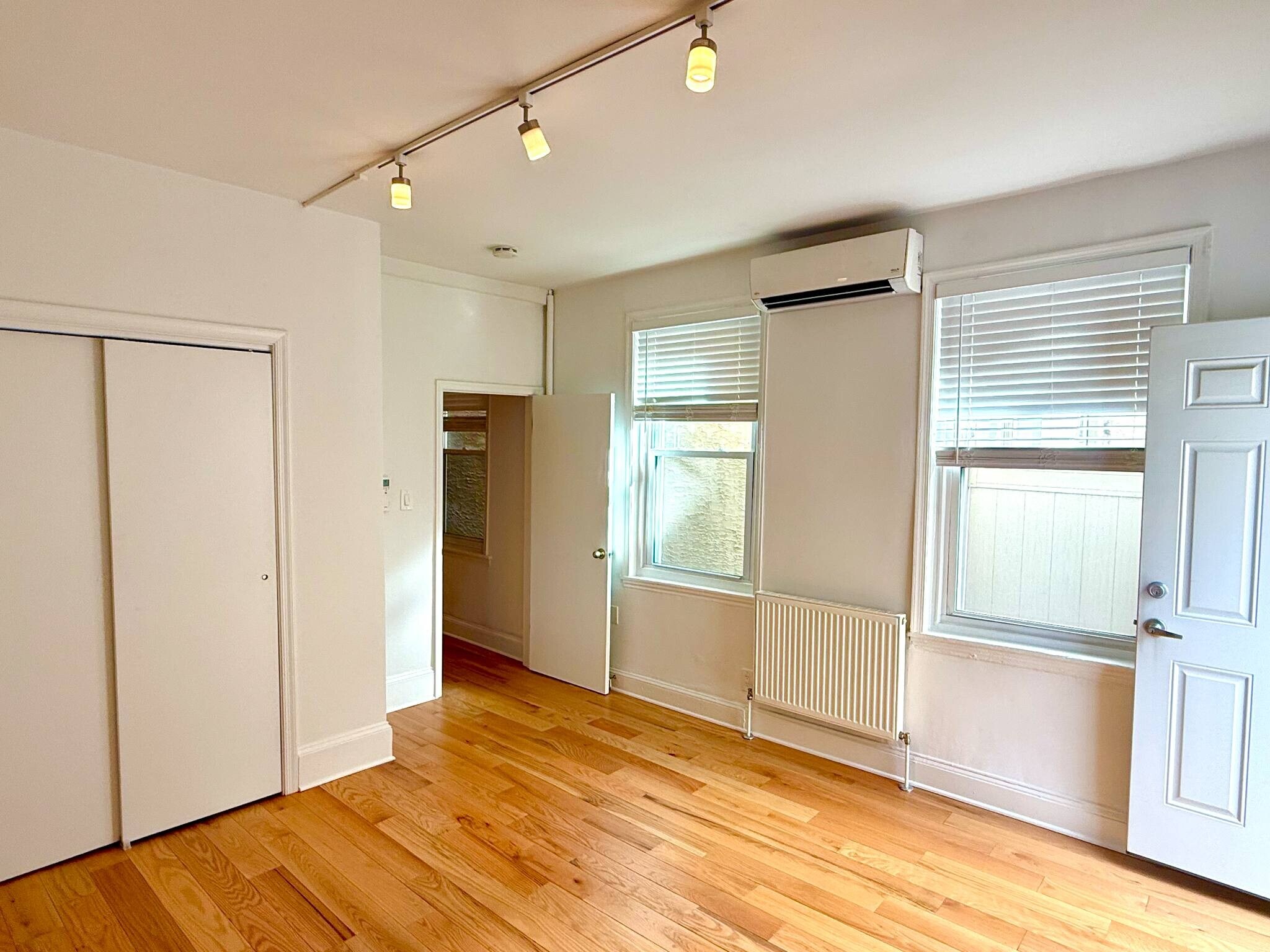 Building Photo - 726 S 19th St