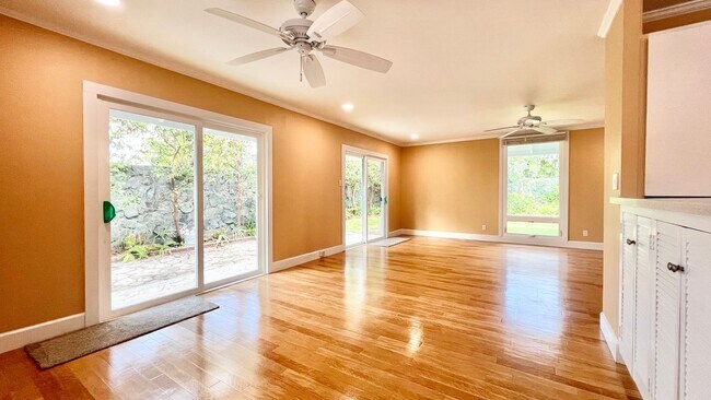 Building Photo - RARELY AVAILABLE 3 BEDROOM NEAR BEACH