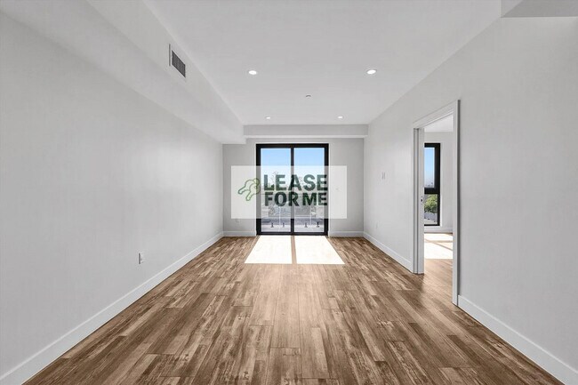 Building Photo - 1538 S Wilton Pl