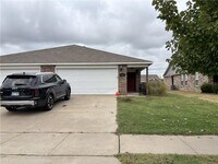 Building Photo - 228 E Anabranch Ct