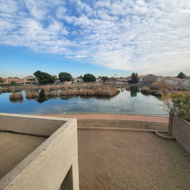 Building Photo - Large 4 Bedroom Lake Front Property on Premium Cul-De-Sac Lot