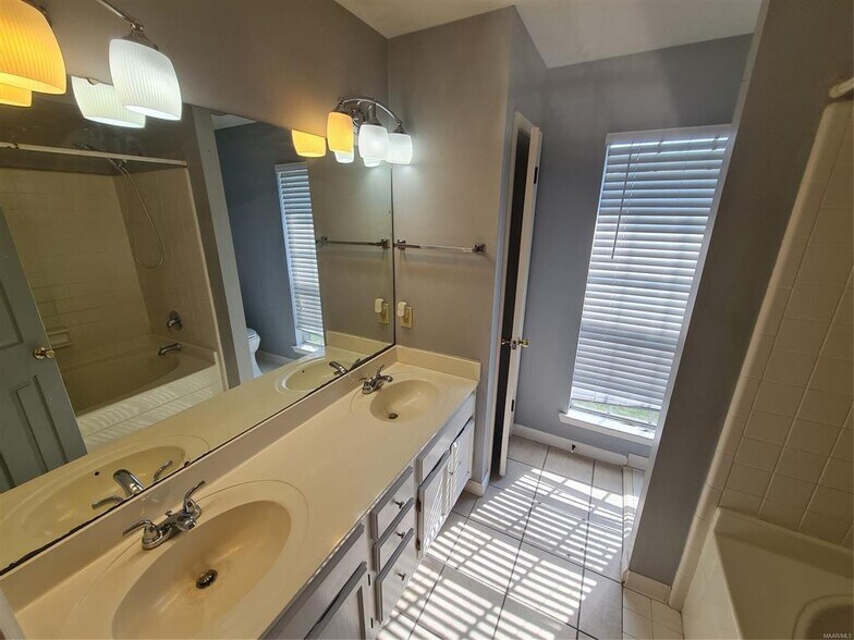 Building Photo - 3661 Horseshoe Cir