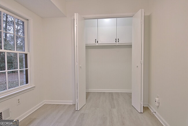 Building Photo - 716 Ebenezer Rd