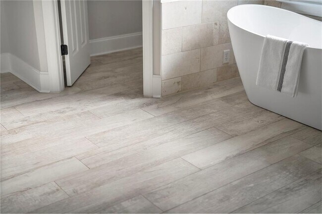 Building Photo - 870 Longstone Landing