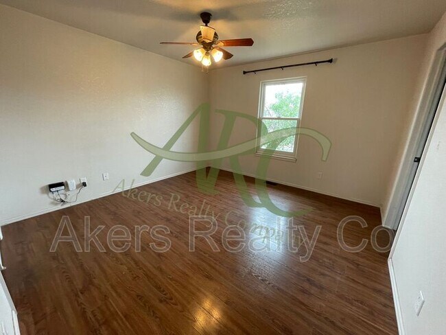 Building Photo - 965 N Cimarron Dr