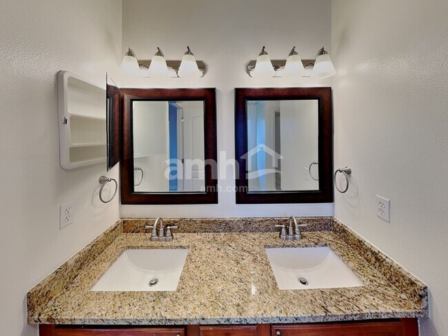 Building Photo - 1951 Southern Oak Loop