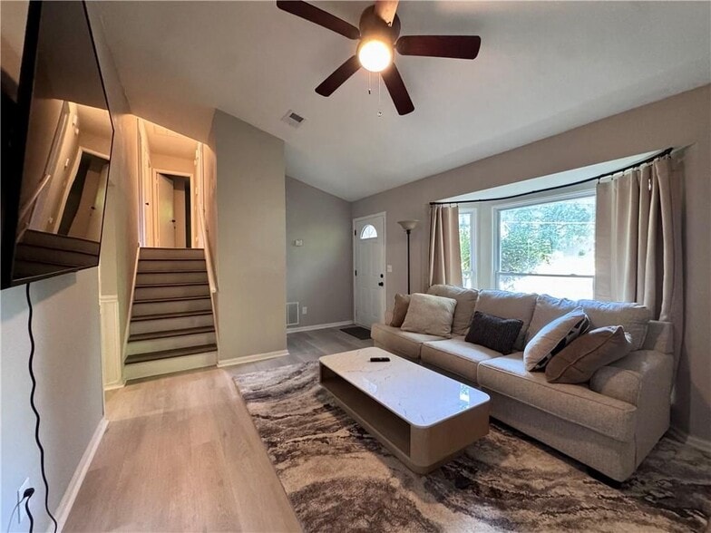 Building Photo - 3814 Whaley Ct SW