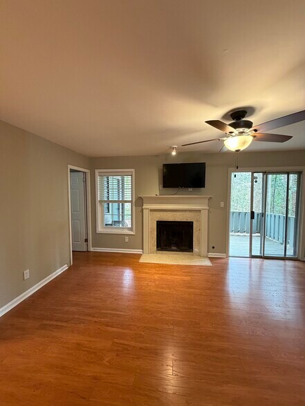 Building Photo - 1394 N Crossing Dr NE