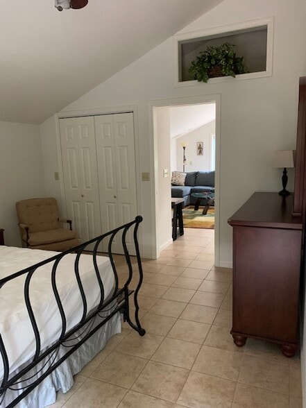 Building Photo - 1850 Yellowhammer Xing