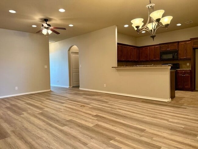 Building Photo - Luxury Gated Patio Home | 2 Bed, 2 Bath | ...