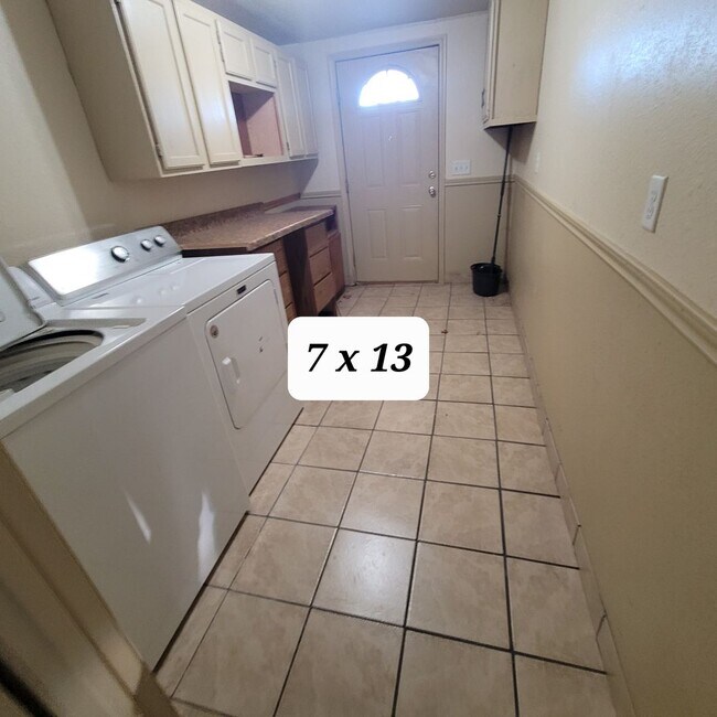 Building Photo - Apartment for rent