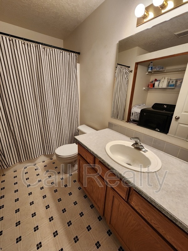 Building Photo - 2622 Oxford Cir