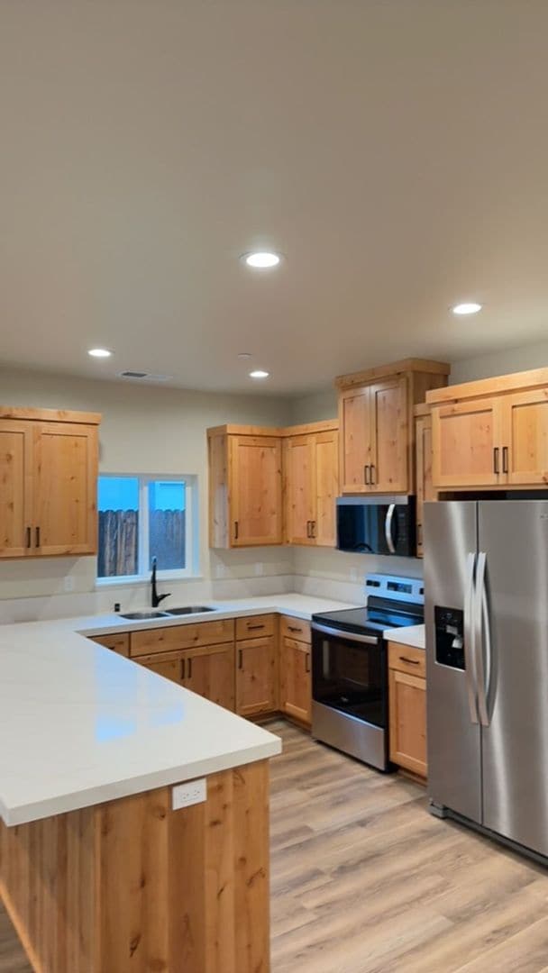 Building Photo - 101 E Lindo Ave