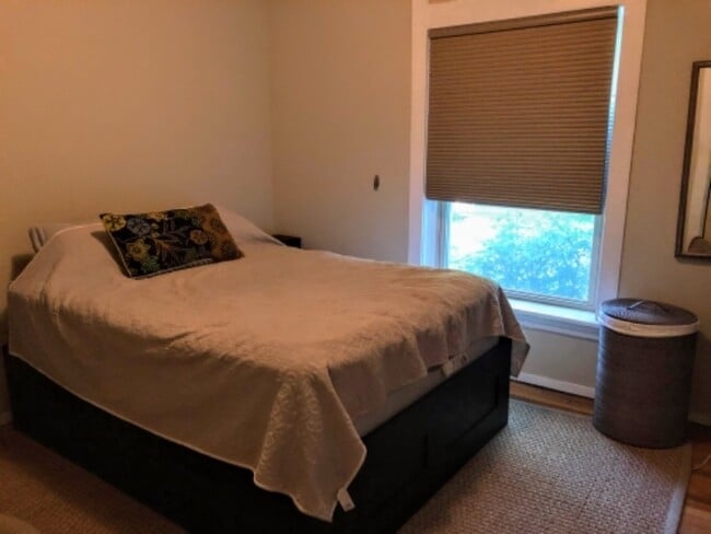 Building Photo - 5301 N Lakewood Ave