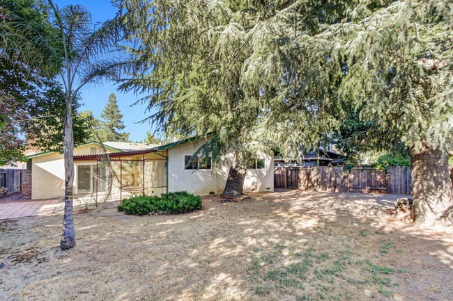 Building Photo - Classic Davis Manor Ranch — 3 Bed, 2 Bath with Covered Patio and Large Yard