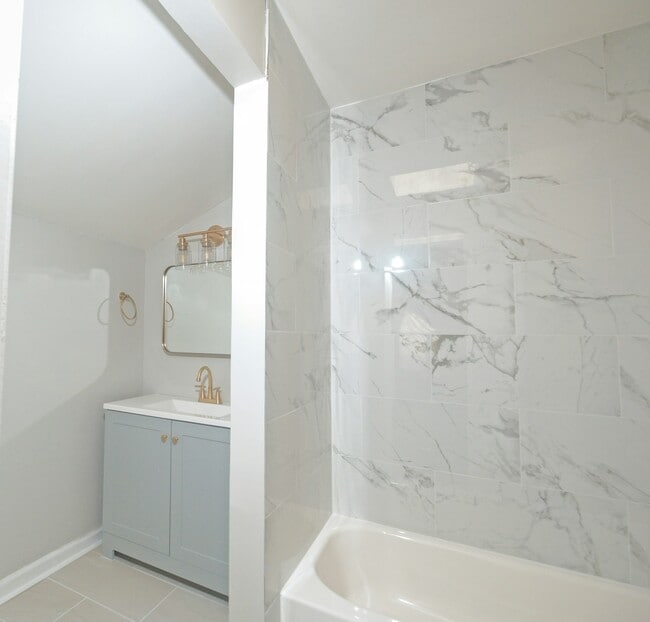 Building Photo - 246 Toweridge Dr SW