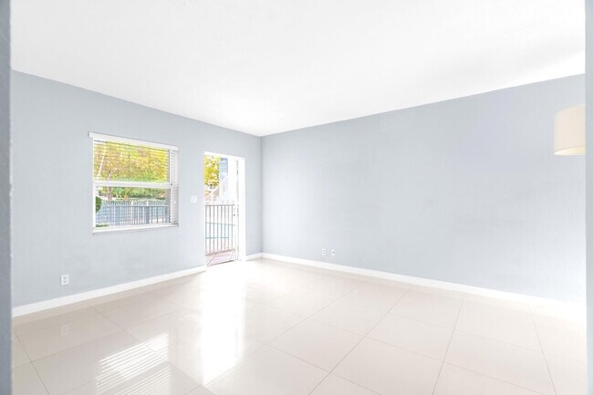 Building Photo - 416 NE 15th Ave