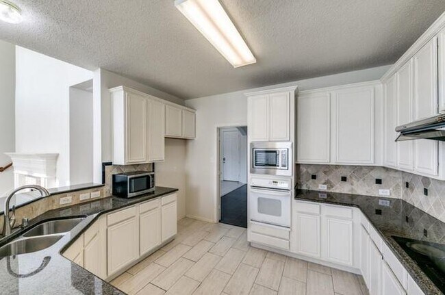 Building Photo - 8317 Spring Valley Ln