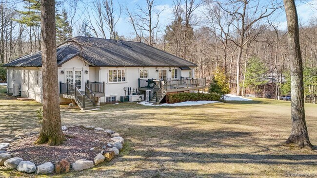 Building Photo - 13 White Birch Dr