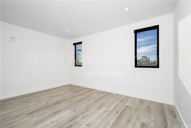 Building Photo - 5923 Laurel Canyon Blvd