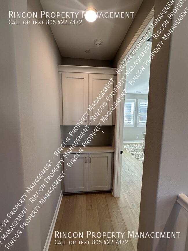 Building Photo - ONE BEDROOM RENTAL with Ensuite Bathroom a...