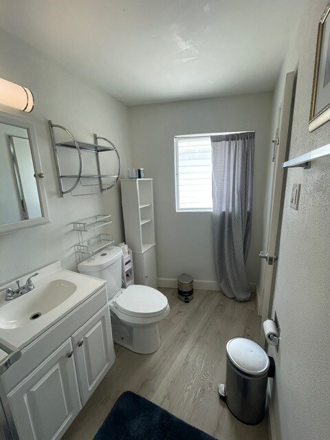 Building Photo - 1508 Dolphin St