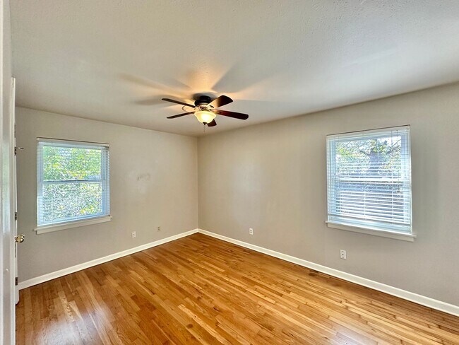 Building Photo - Viewable Now!
