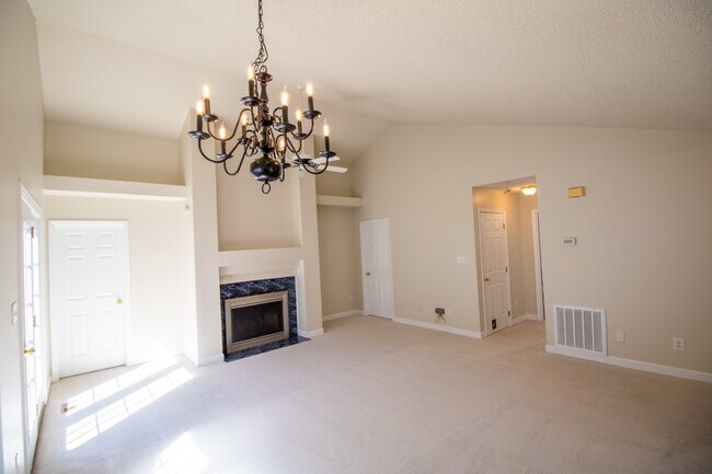 Building Photo - 223 Gregory Dr