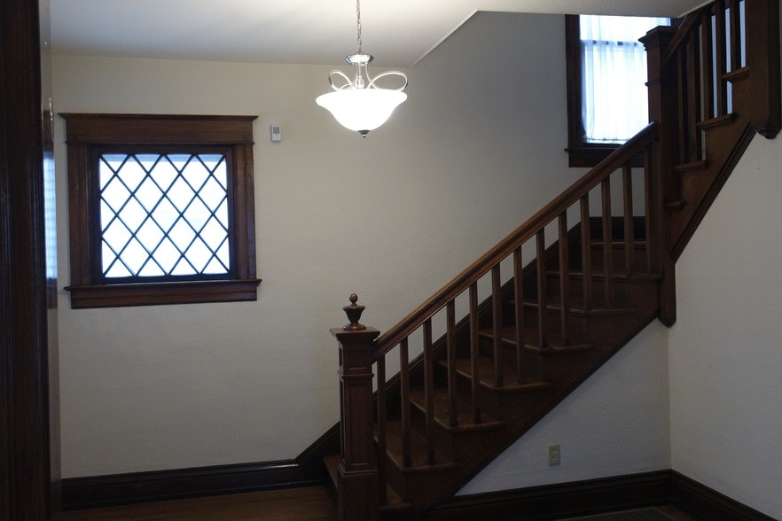 Building Photo - 863 S Illinois St