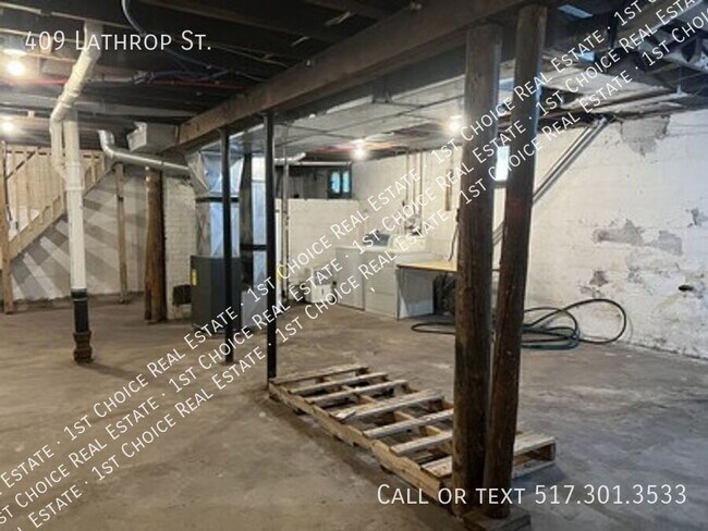 Building Photo - 409 Lathrop St