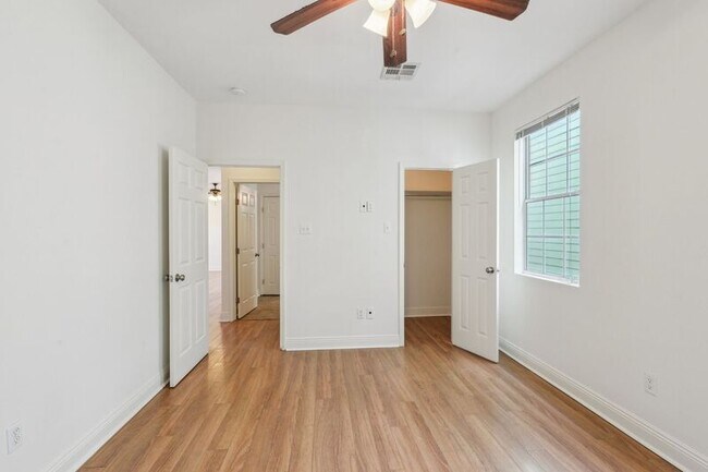 Building Photo - 405 N Tonti St